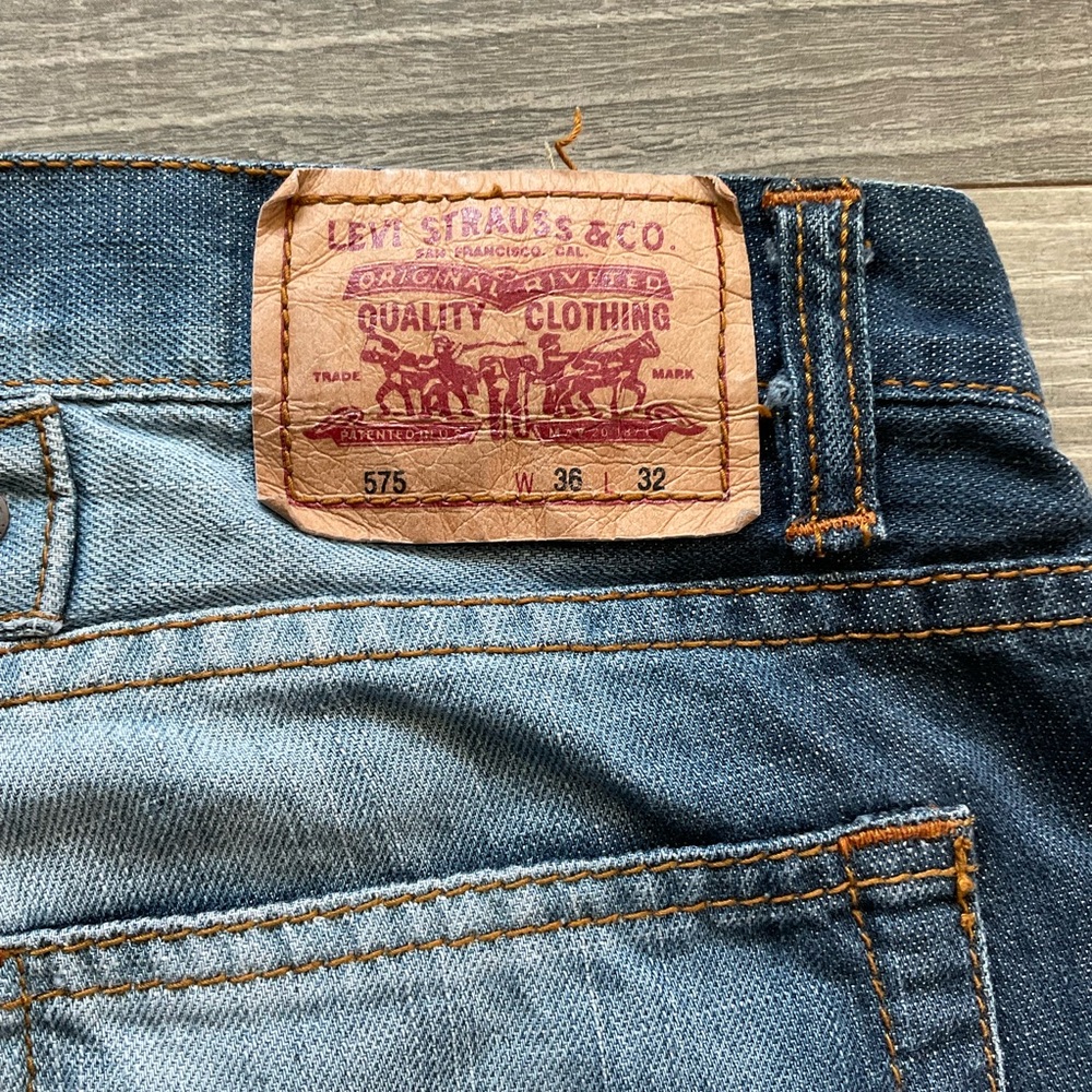 VTG Levi’s 575 Jeans Women’s Actual 32x32 Blue Button Fly Low Rise - Picture 15 of 15